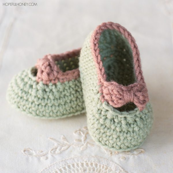 Little Lady Baby Booties ⋆ Crochet Kingdom