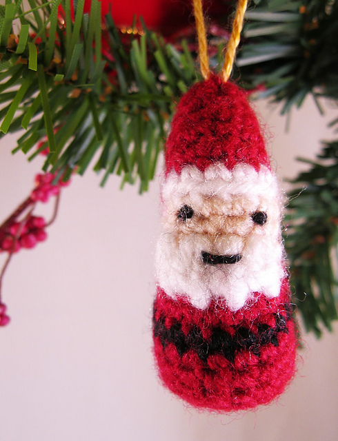 Mini Father Christmas Crochet ornament pattern