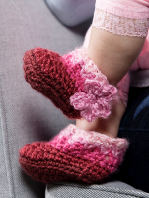 Pretty in Pink Booties ⋆ Crochet Kingdom