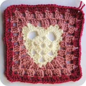 Heart granny square crochet Pattern ⋆ Crochet Kingdom