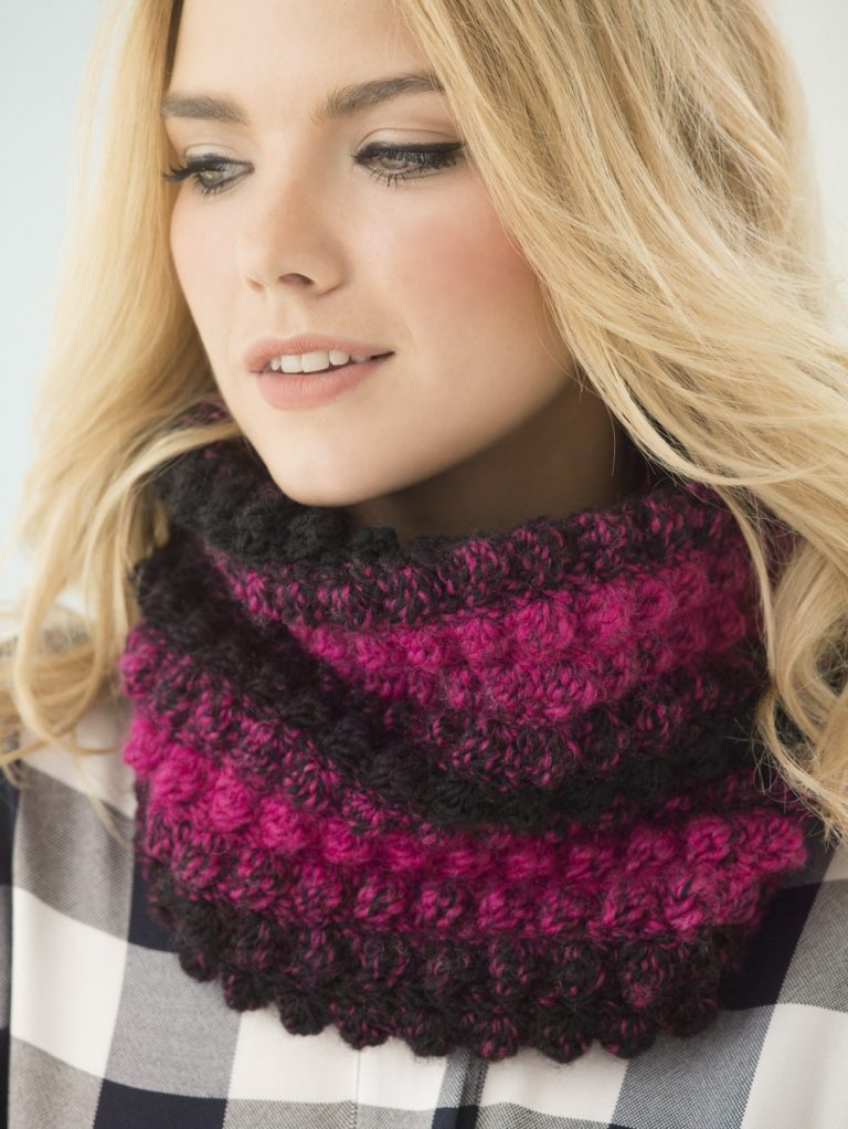 Free Crochet Pattern for a 1 Ball Bobble Cowl ⋆ Crochet Kingdom