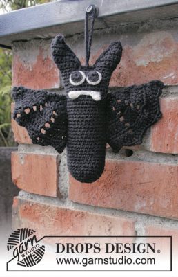 Free Crochet Pattern for a Halloween Bat ⋆ Crochet Kingdom