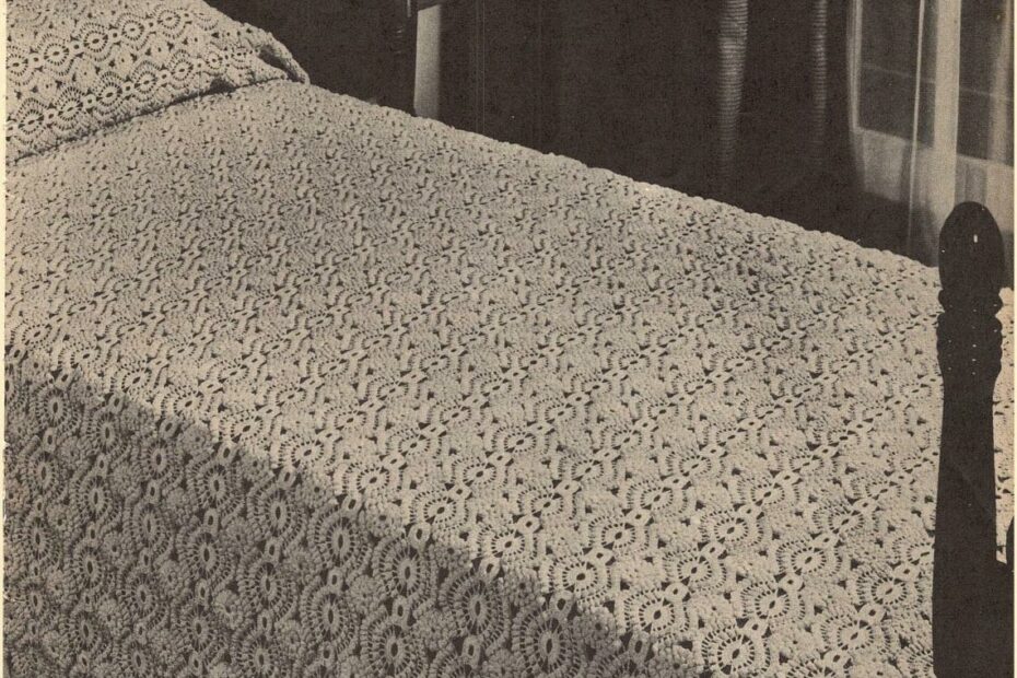 Vintage Crochet Bedspread with Medallion Motifs